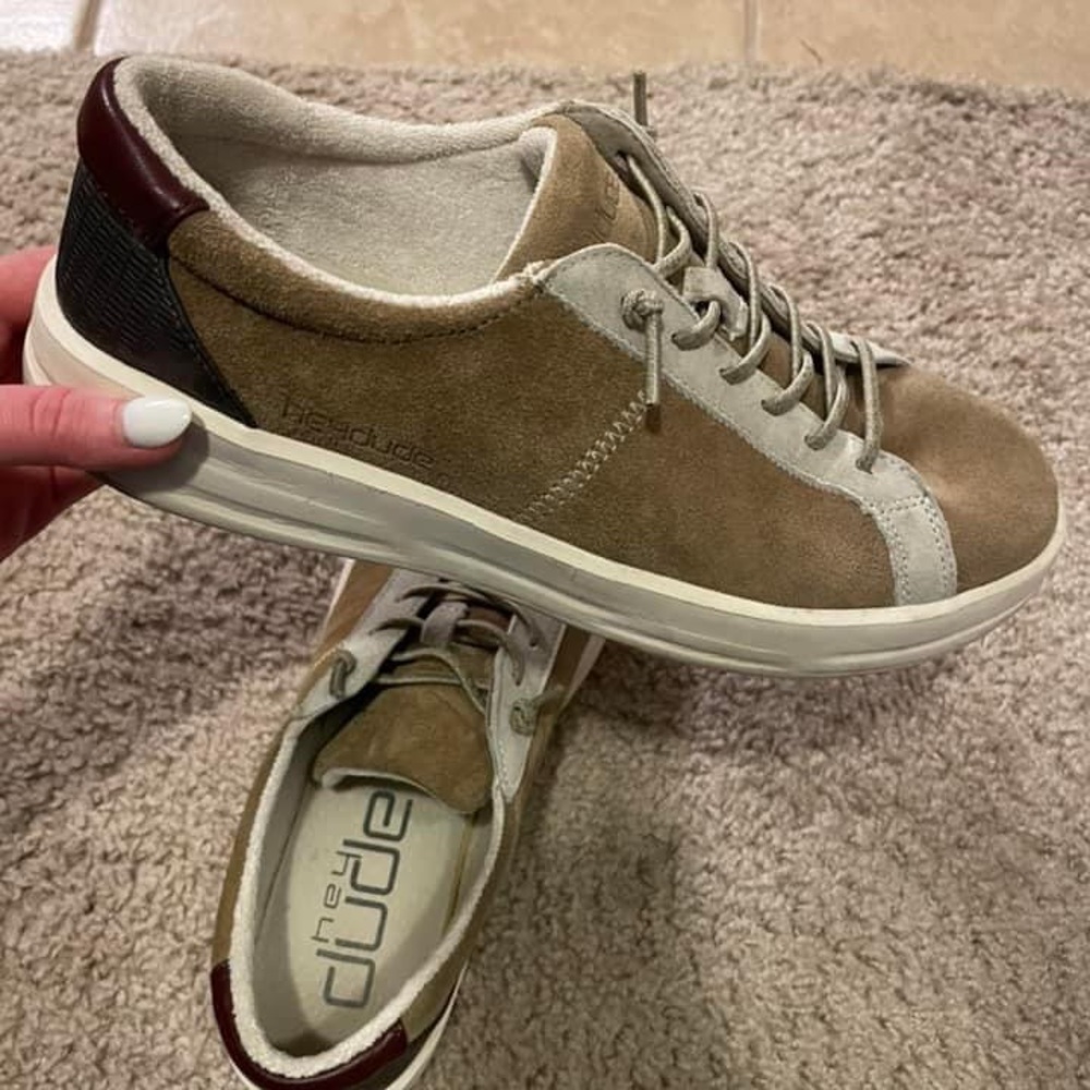 Hey dude size 9
